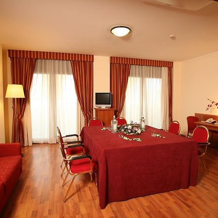 Hotel Executive Meeting & Events Ούντινε Εξωτερικό φωτογραφία