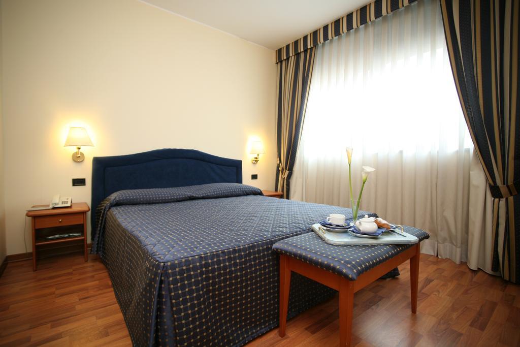 Hotel Executive Meeting & Events Ούντινε Εξωτερικό φωτογραφία