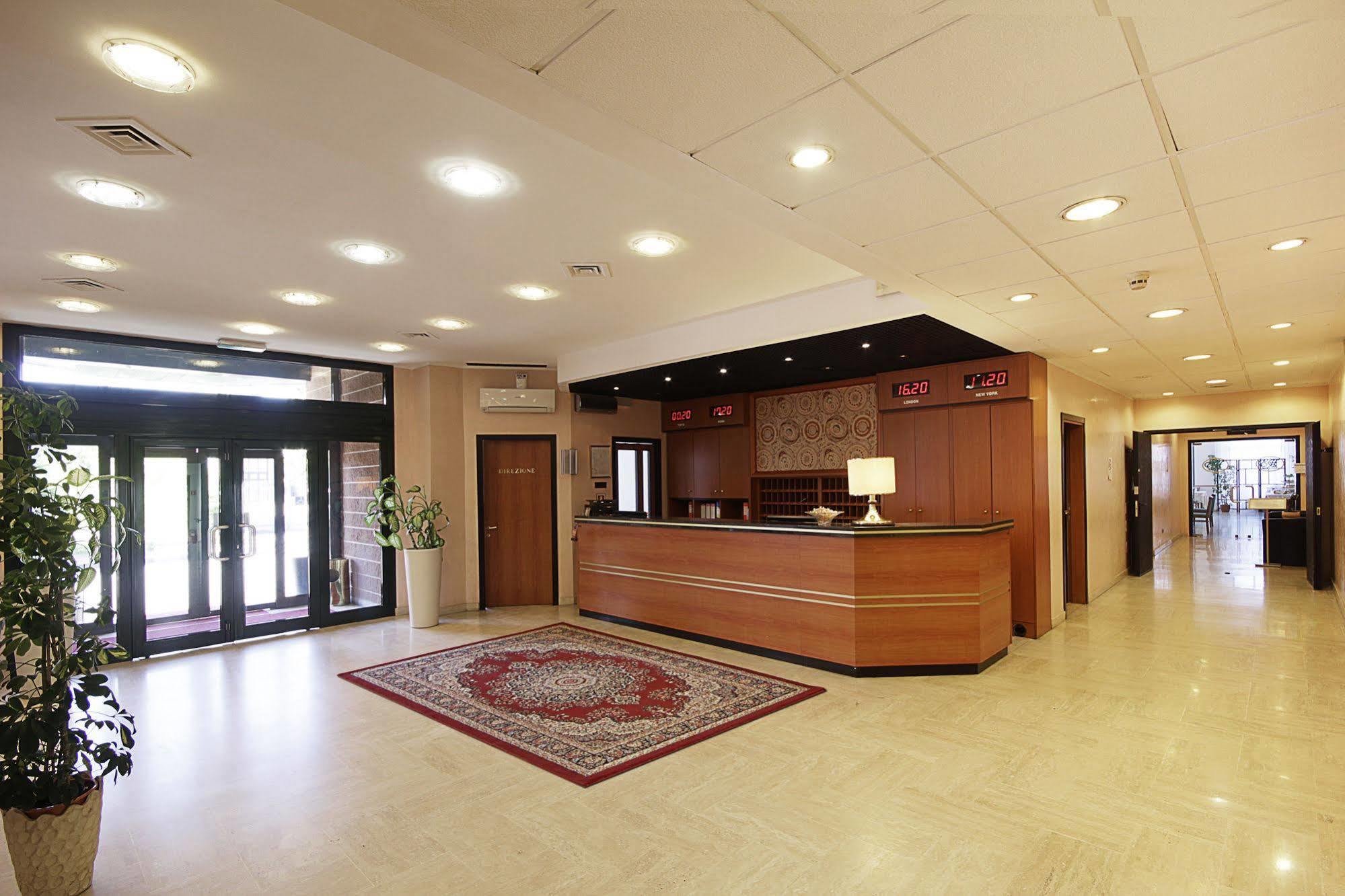 Hotel Executive Meeting & Events Ούντινε Εξωτερικό φωτογραφία