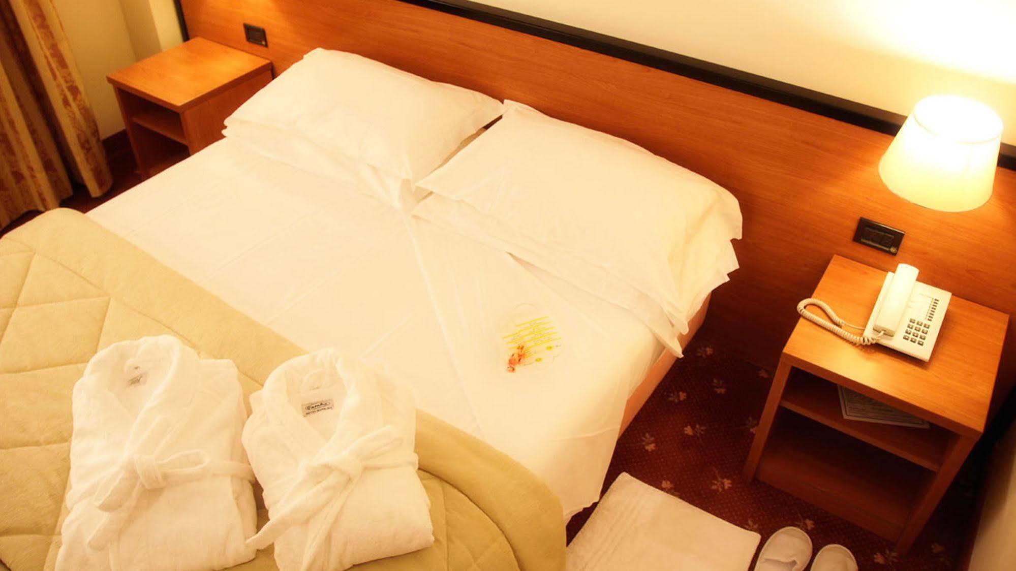 Hotel Executive Meeting & Events Ούντινε Εξωτερικό φωτογραφία